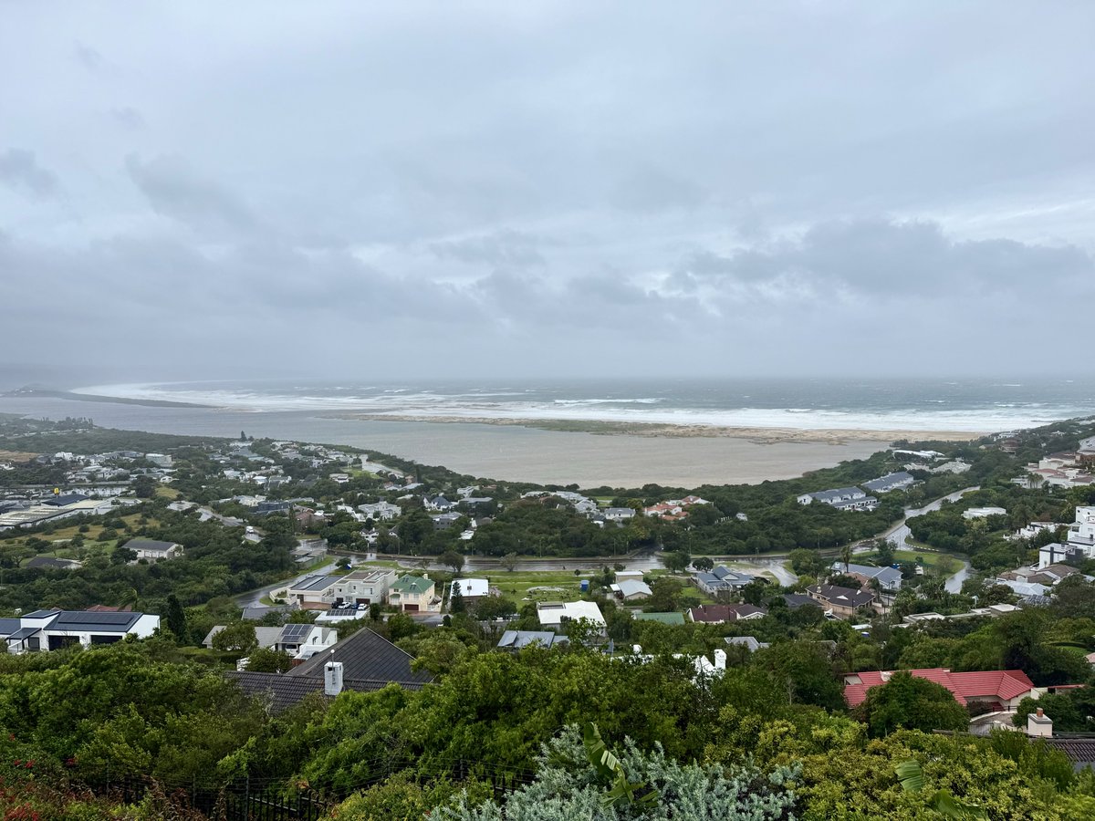 laVistaLodge's tweet image. BREAKING: Iconic lookout beach coastal change expected at Plettenberg Bay Keurbooms Lagoon the bay is full during low tide on May 6th (compare to May 5th and May 4th) viewed from La Vista Lodge - Garden Route #gardenroute #flood #rain #plett #heavyrain #lookoutbeach #southafrica