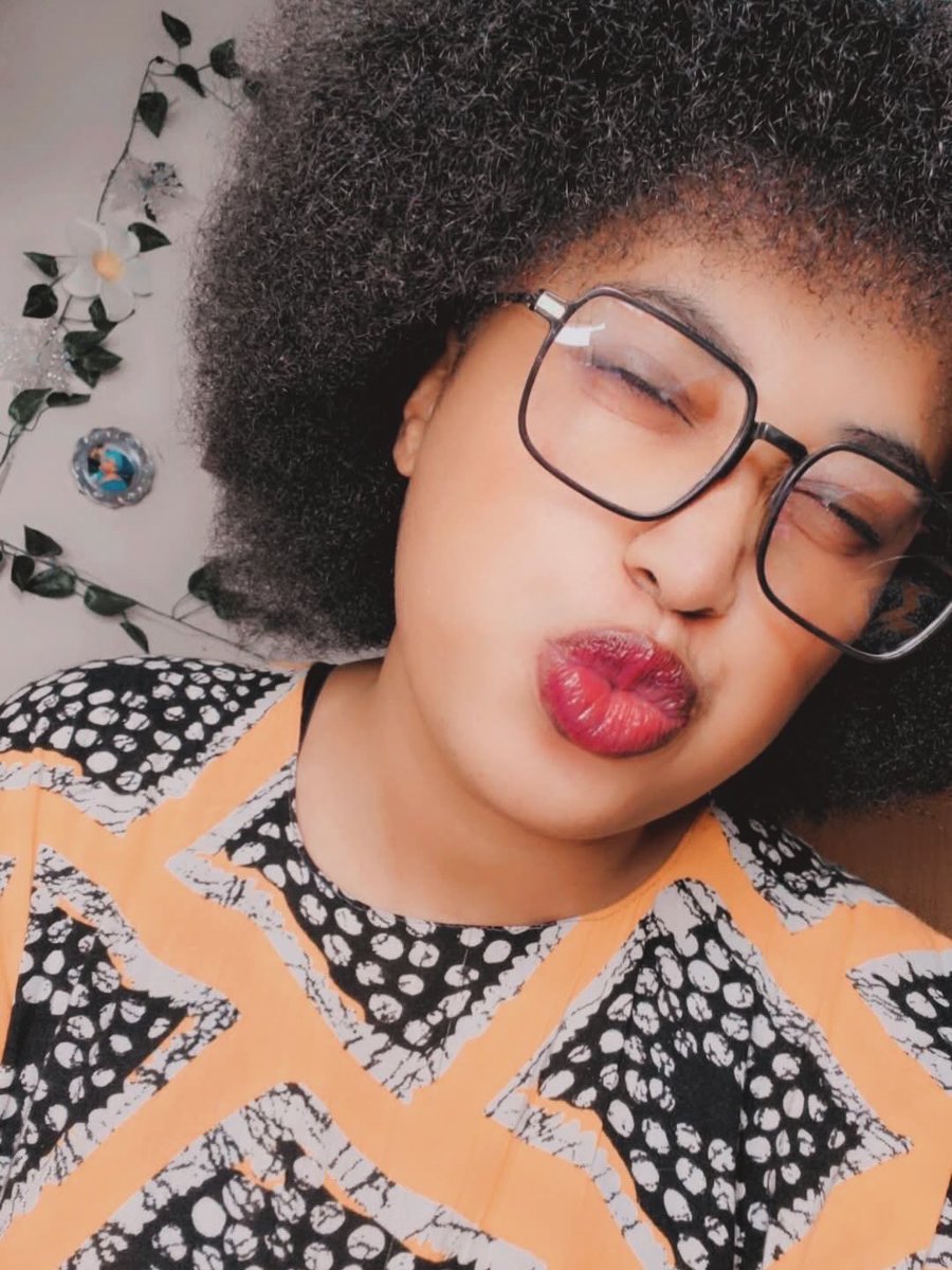 shiko_nellie's tweet photo. Wait wait wait 

Ebu blow me a kiss 
Cuteness 
#KenyanReggae #newglow
#kenyan https://t.co/ujeqJrHEuh