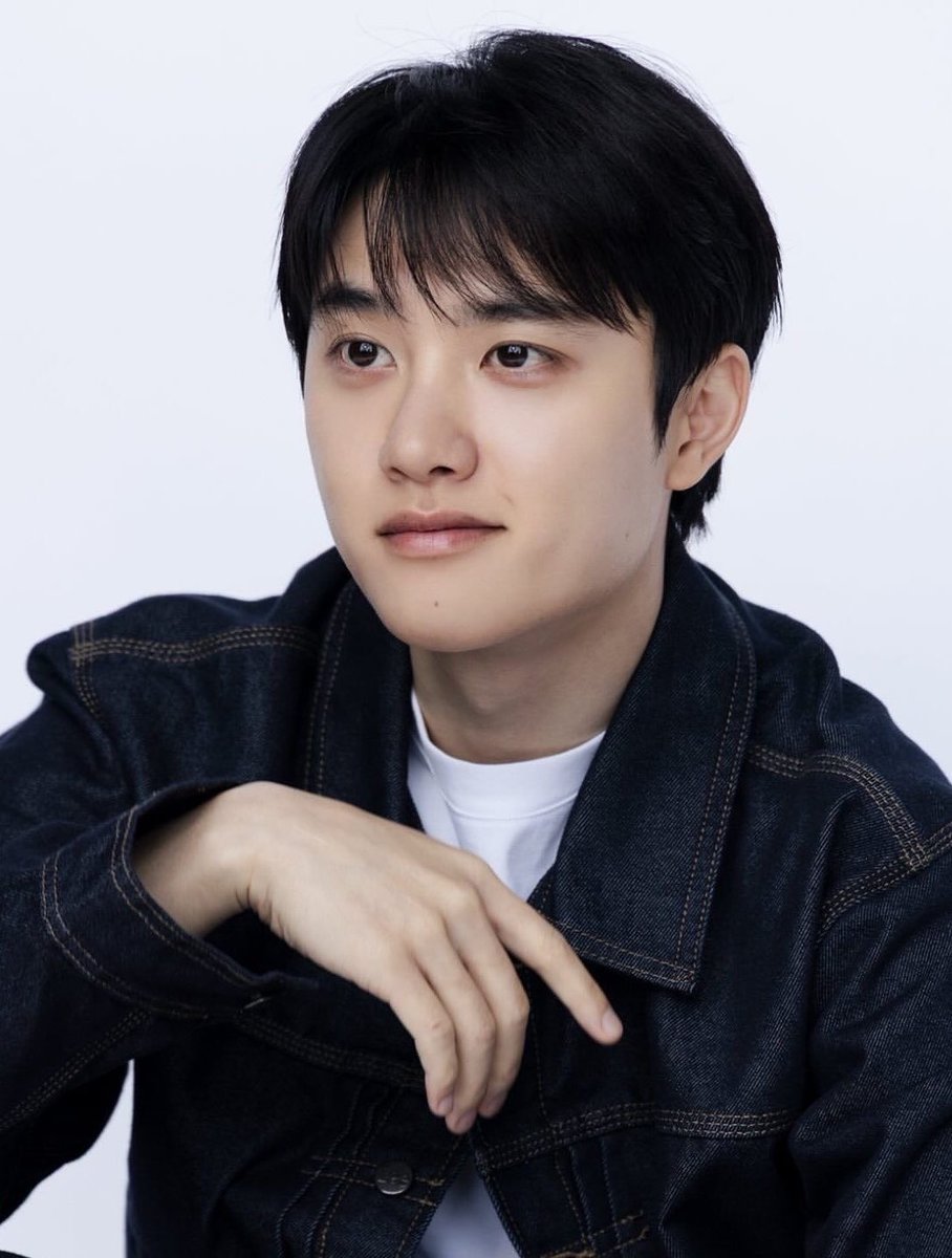Actor Kim Jaewon named Doh Kyungsoo as the person/role model he admires most, both as a singer and an actor.