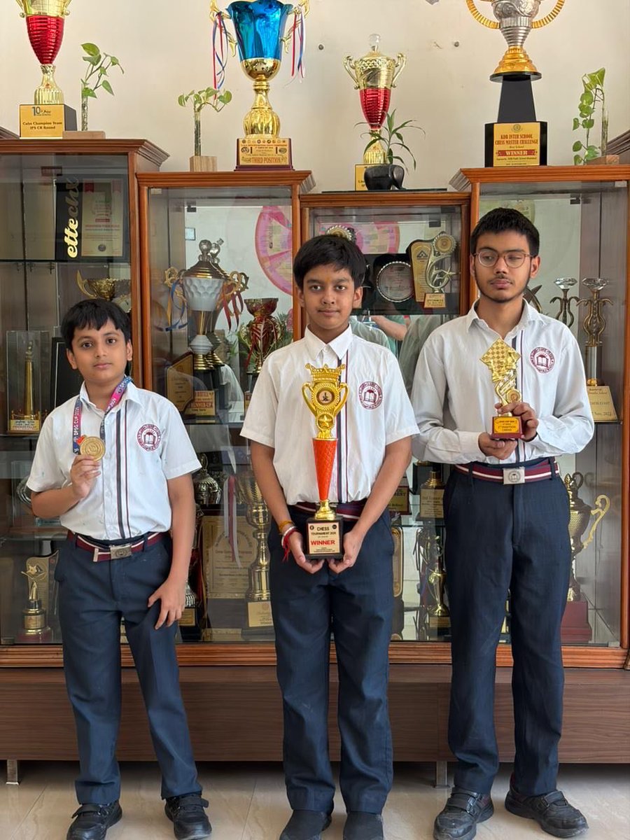 Indirapuram Public School, Crossings Republik tweet media