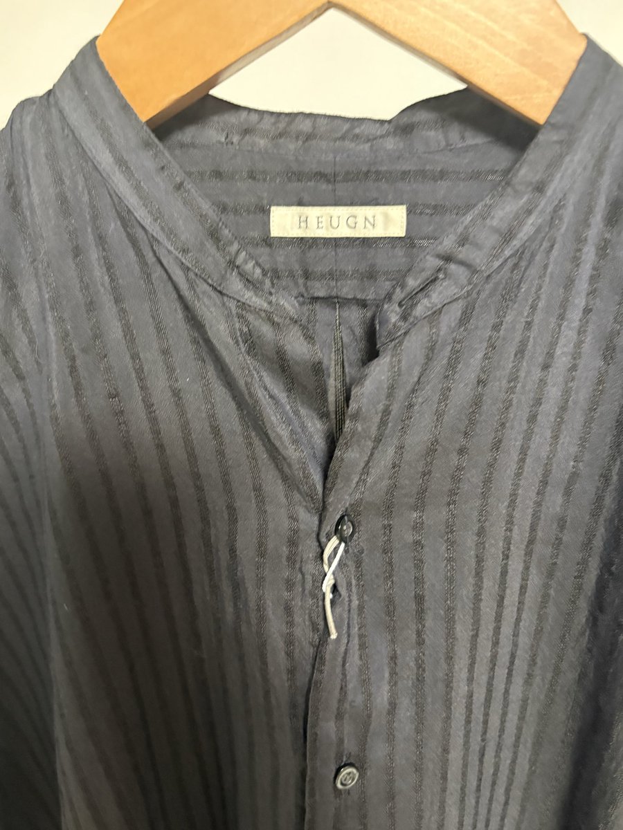 Ahdjsdki's tweet photo. heugn morris lino silk jqd
去年も出ていたので定番品の位置付けなのかな。トレンドとかどうでも良くて気に入ったので購入。
庶民には高いので残業頑張ります。 https://t.co/HhrIWfeBOh