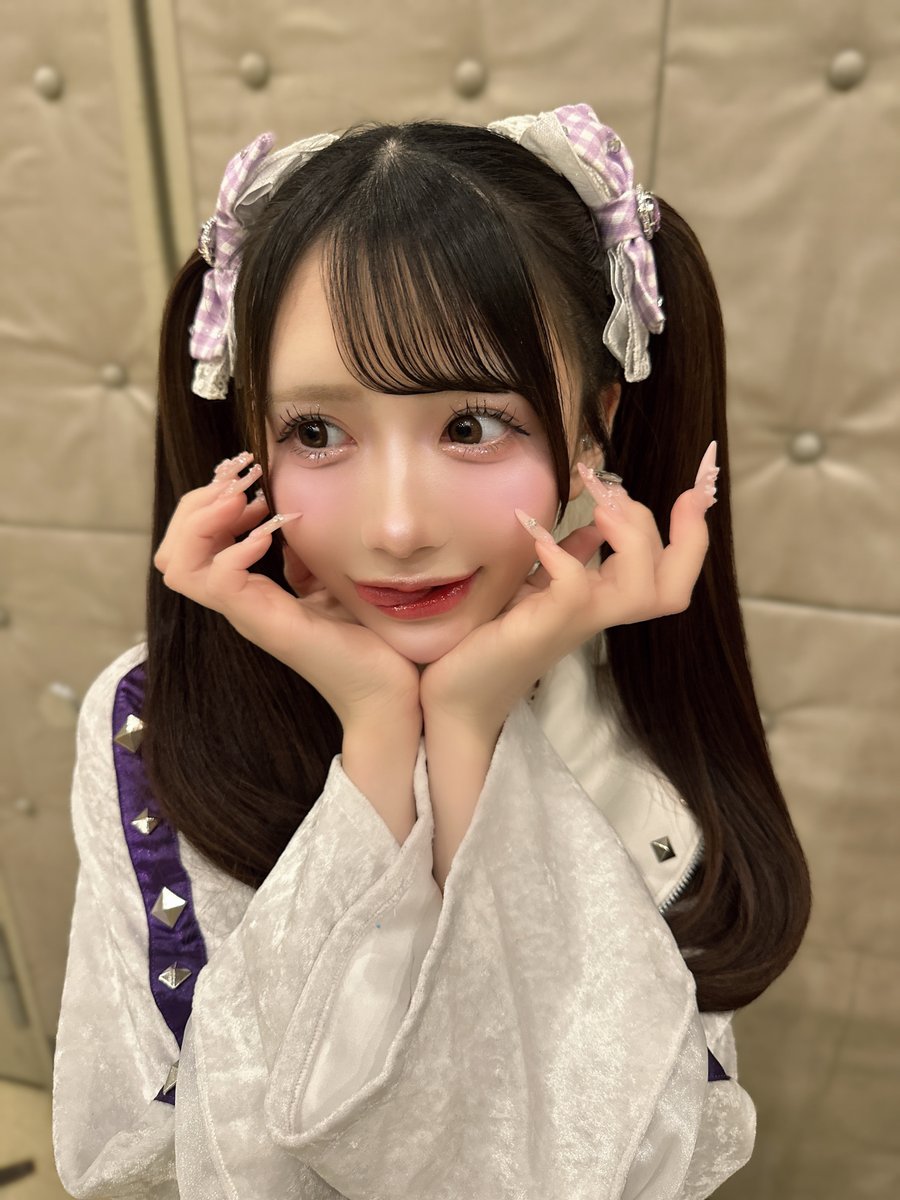 TENRIN 七瀬にこ アクリルキーホルダー 缶バッジ Post by 七瀬にこ【TENRIN】 on X: ＞ω＜🍒✩