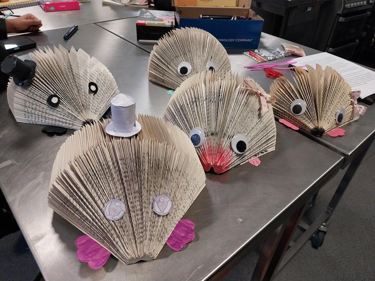 StChrisPathways's tweet photo. …including those with visual impairments, who especially enjoy bringing their creations to life and taking them home.

One of the highlights has been making hedgehogs from books, where students showed great effort and creativity. 🦔

[2] https://t.co/WZdpcddCKf
