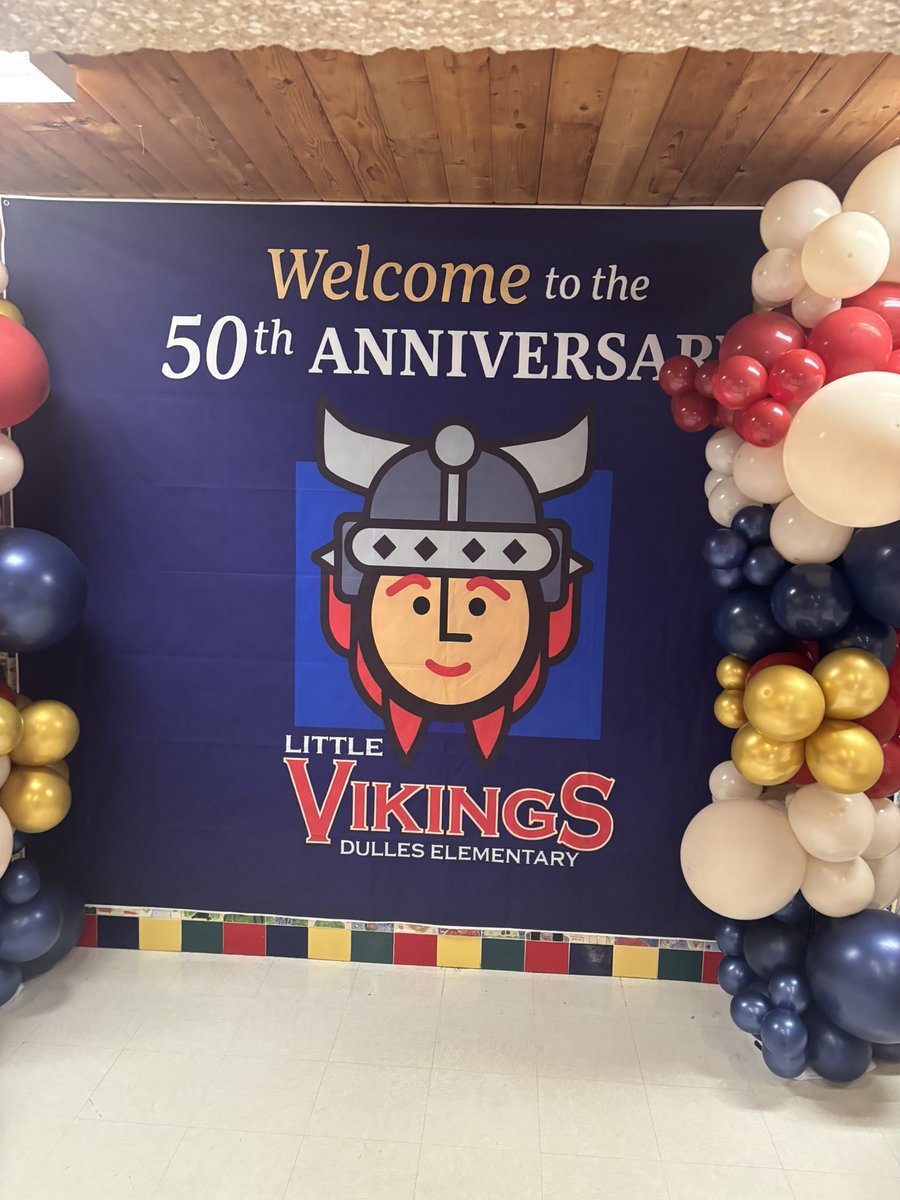 MSacksFBISD's tweet photo. Going back to @DE_Vikings for the 50th Anniversary &amp; Farewell Celebration was truly emotional. So many memories and so much nostalgia walking those halls again. 

Grateful for the experience. https://t.co/pWiFxPC2R0