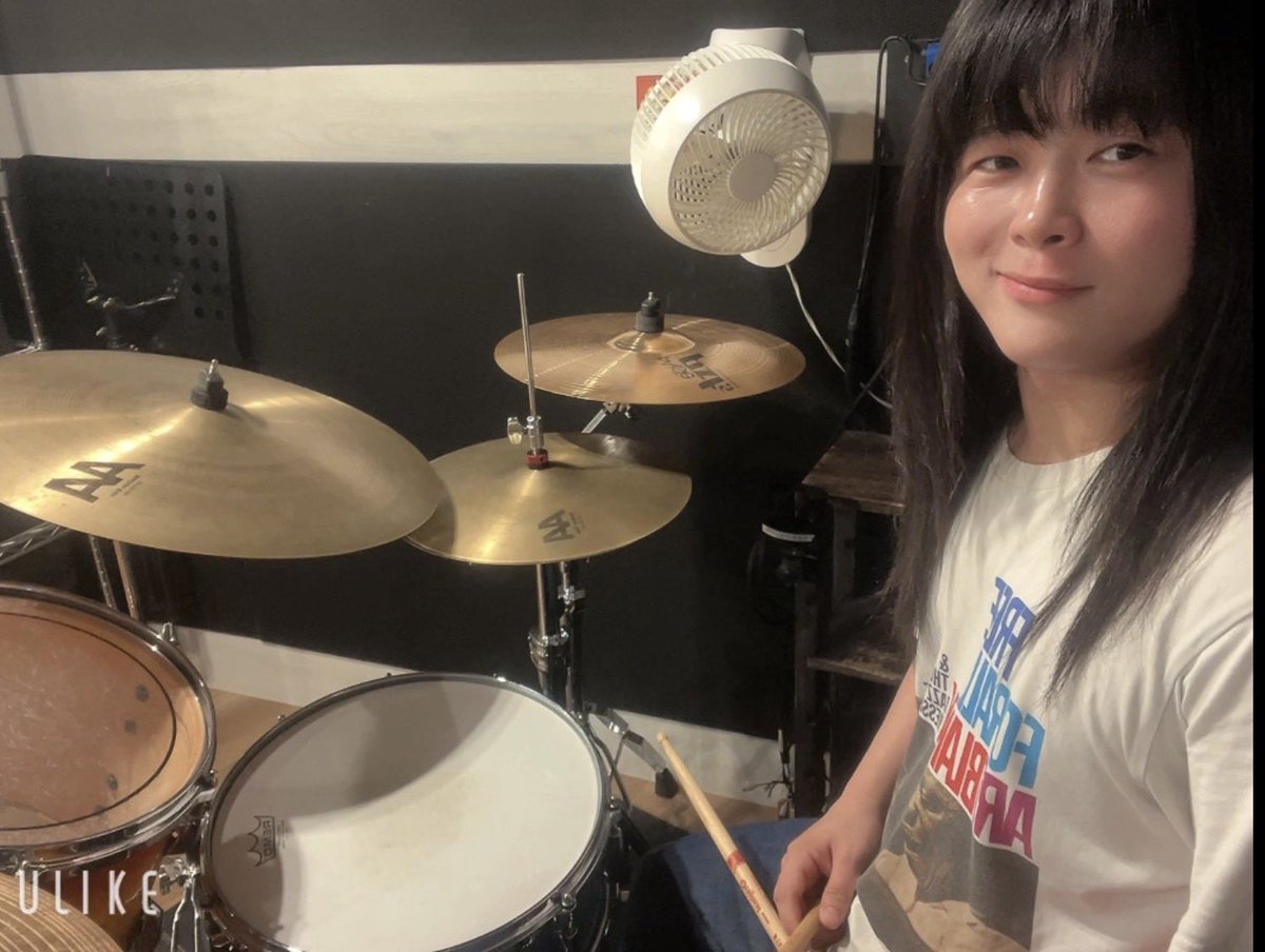 mamiMuMay000's tweet photo. トイのお留守番女装です⸜( ᐛ )⸝
週末だいたいトイに居ますᐠ( ᑒ )ᐟ
ドラムやるよん🥁
あとシェアハウスもしてるよ🐏⸒⸒
#女装 https://t.co/1xJgySC4FQ