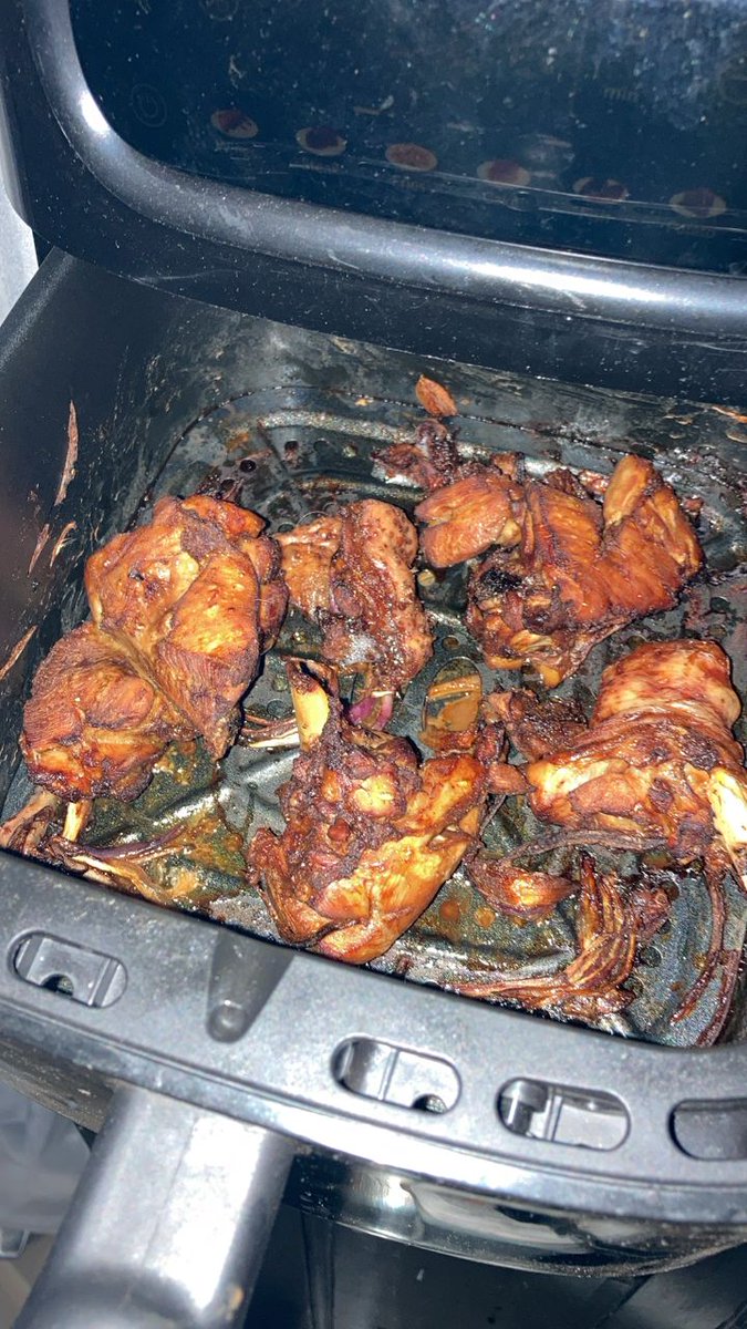 amSassie's tweet photo. The air fryer is one of the most important kitchen innovation ever made in recent times https://t.co/u8RJjV9Pf7