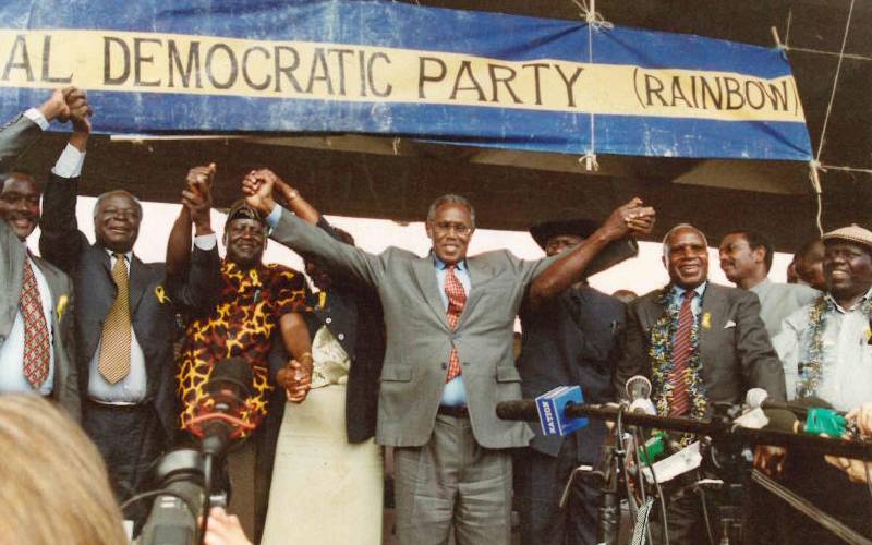 Varsity_Tutor's tweet photo. To remove a dictator like Ruto we need this kind of unity. 

Ruto moles acheni kutuuzia fake narratives. #RutoMustGo
#Wantam https://t.co/avqzmZ8b5Z