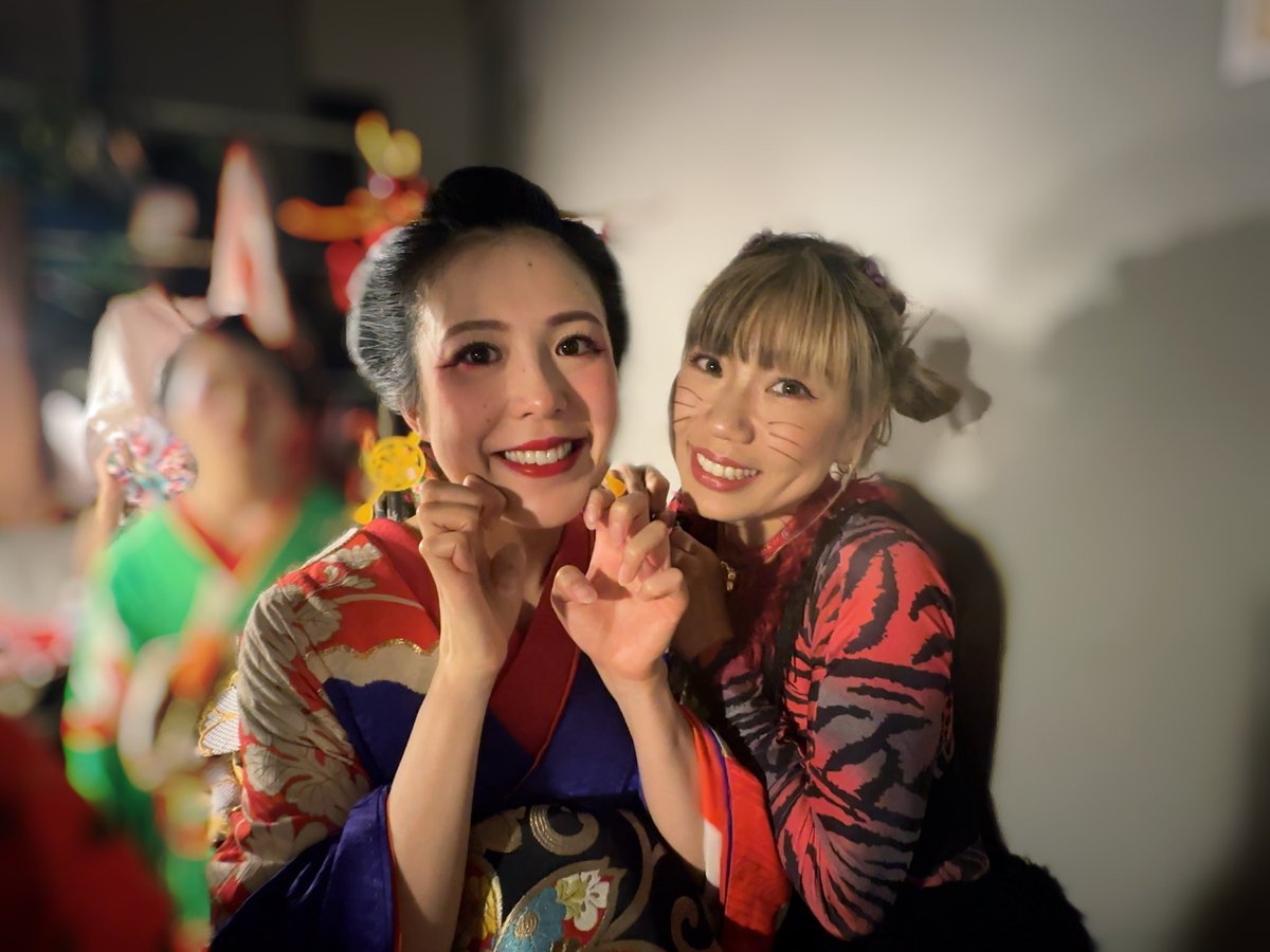YuuuukaF's tweet photo. #くりもん #舞台 #吉原端唄
＼Kさん🐱🐾／

クリスタル役 兼 ダンサー 兼 プロデューサー
さらには
全員の髪の毛も結ってくださるという
何でもできちゃうスタイル抜群な姐さん

根暗で人見知りの藤田を
輪に入れてくださる
おもしろ優しい姐さん

次はダンサーとしてよろしくお願いいたします！ https://t.co/JbvG5kyHpP