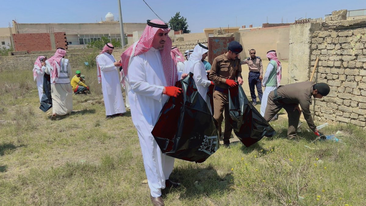 bannihassan's tweet photo. بحضورسعادة محافظ بني حسن أ/ ناصر بن سعيد المالكي ورئيس البلدية أ/خلف بن غرسان العلياني والادارات الحكومية تشارك البلديه في #مبادرة_تنظيف_المقابر من خلال اعمال النظافة  وذلك حرصاً على تعزيز الجوانب الانسانيه والبيئية واحترام حرمة الموتى.

 #بلدية_محافظة_بني_حسن
#امانه_منطقة_الباحة https://t.co/DpaOEMxVjs