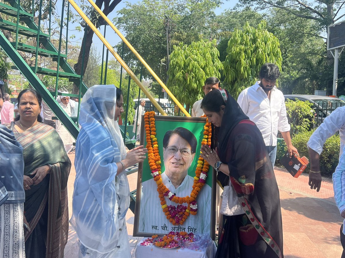Richa Singh ( ग्राम रजापुर, सिवालखास ) tweet media