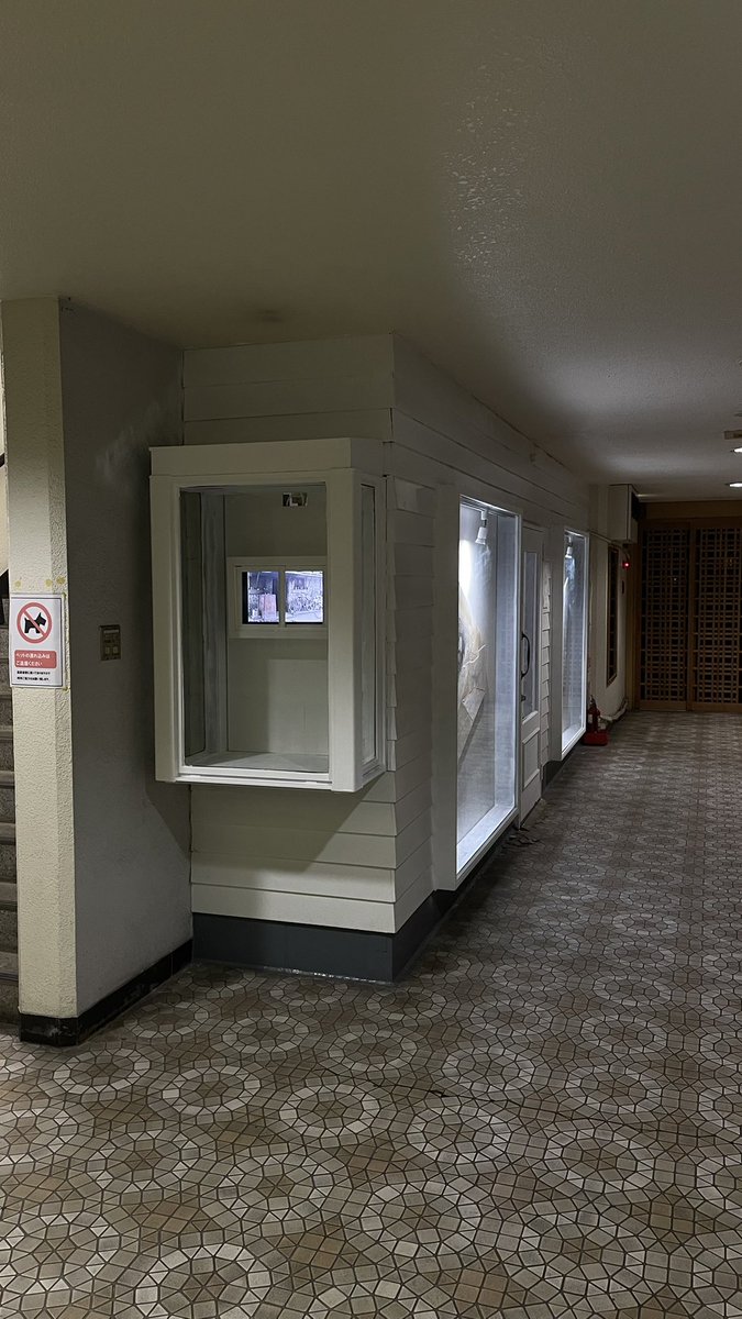monogs_inc's tweet photo. ショーウィンドウの仮設置中。
試行錯誤で何とか良い感じになった。
ここまで長かった… https://t.co/gzBa3gSwaE