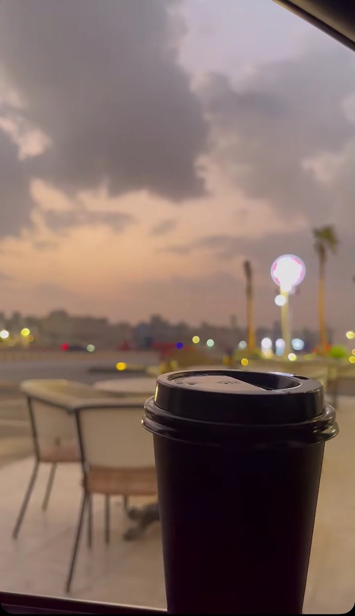 ali2321321's tweet photo. #بوح_الكلام 

نمل من الثرثرة والضجيج أحياناً، ونحتاج اللجوء للصمت والهدوء . https://t.co/BGUQuJqZNc