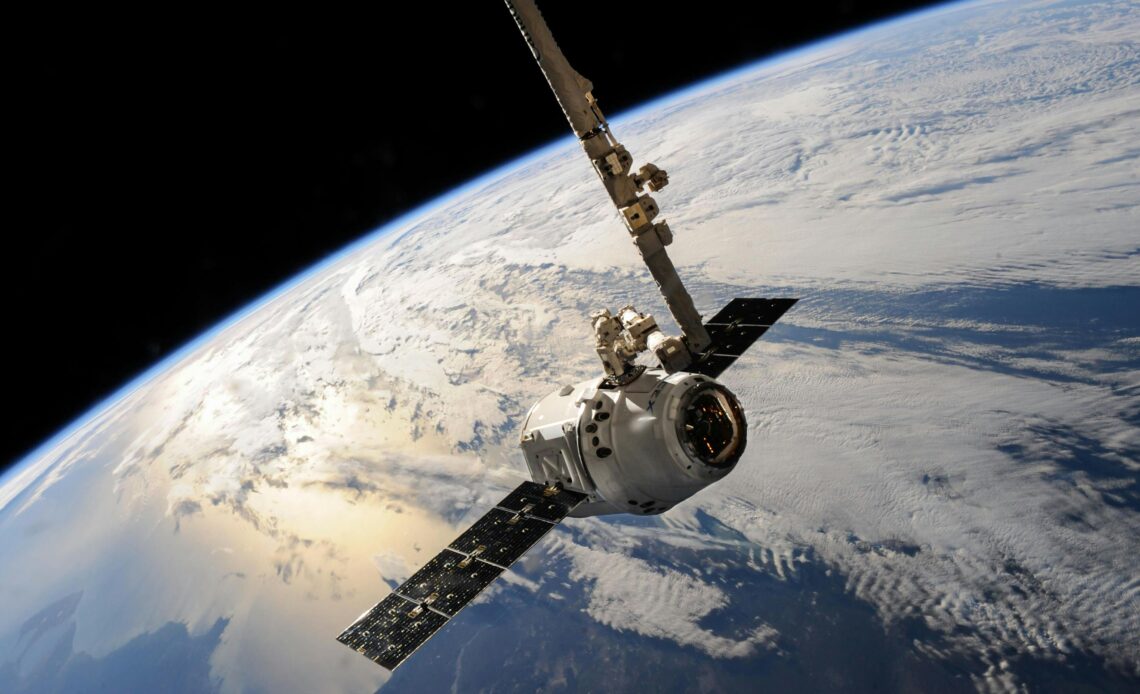 kairospulse's tweet photo. Most #systemintegrators are still reaching for GEO #satellite, fiber, or microwave at remote sites - and running into the same walls. 

LEO backhaul solves what those can't. Full breakdown of what's changed and what to design for: https://t.co/6pCojBbK07

#enterprisewireless https://t.co/EyBauNzKbV