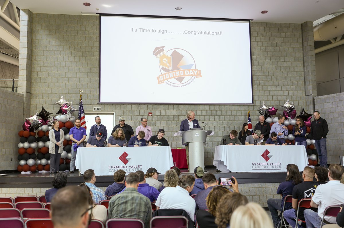 CVCCWorks's tweet photo. 🖊️ Signing Day at CVCC 🖊️

A big congratulations to our students who are beginning exciting new chapters—entering the workforce, joining apprenticeship programs, or enlisting in the military. Your dedication and determination have led you here, and we’re incredibly proud of each of you!

#CVCC #CVCCWorks #SigningDay #CVCCProud