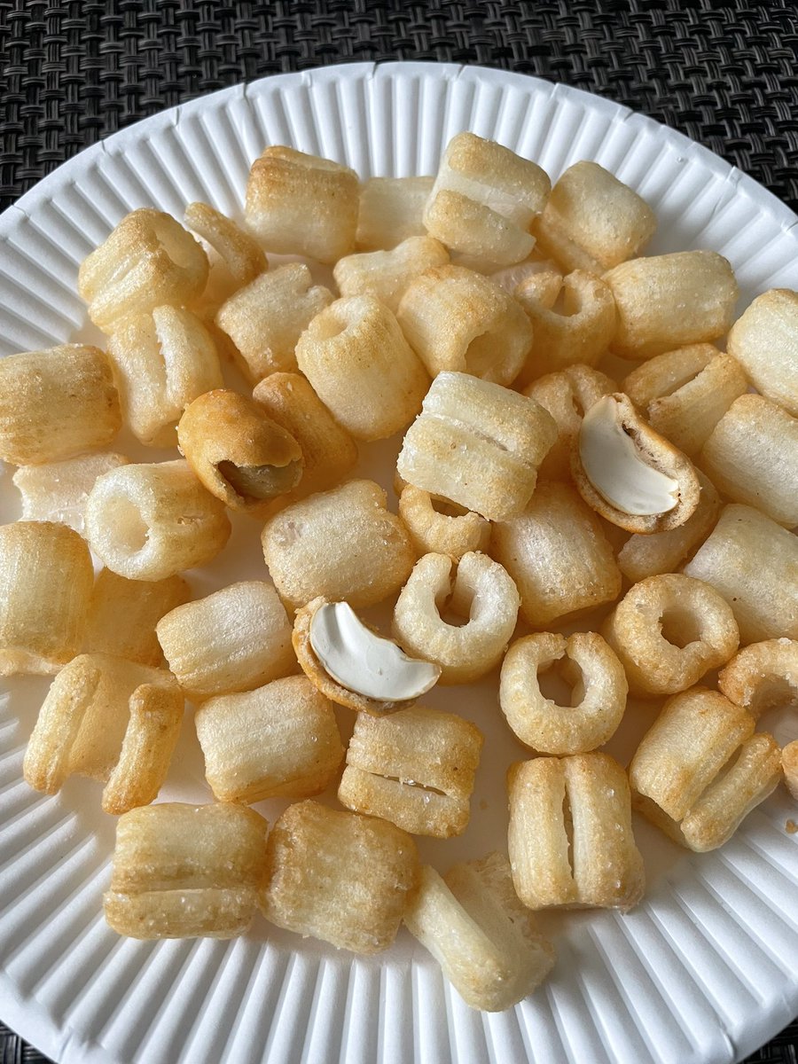 yujin0131rs's tweet photo. 今日のおやつは
ピッカラ＆ピーパリ

懐かしい味わいで美味しい😋

#ブルボン
#ピッカラ
#ピーパリ https://t.co/QeQxNOLfBZ