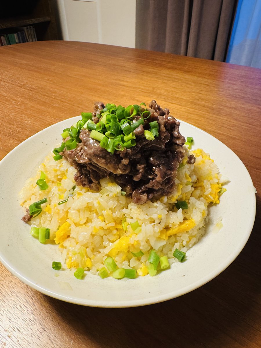 肉乗せチャーハン
（山本ゆりさんの電子レンジレシピ）