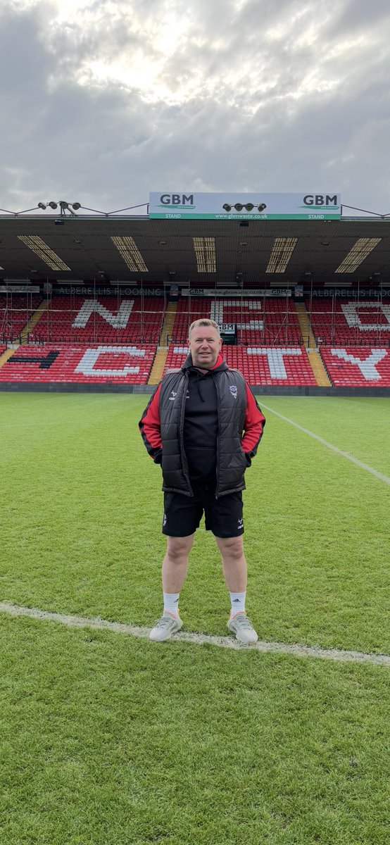 MarkMelson2's tweet photo. They say a change is as good as a rest and I’ve had both. Happy to be part of a Championship club and back to where I played as a young 16 year old (only a few years ago🙄) . Let’s see what the 26/27 season has in store. https://t.co/zz0wzfWsWN