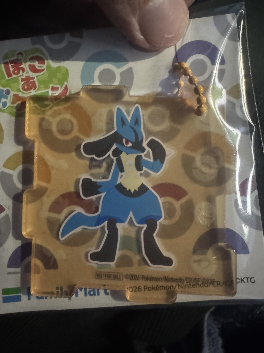 mod_order0592's tweet photo. ファミチキ食べたい気分だったから、他には明日食べるパンだけ買おうとファミマ寄ったんですよ
俺は...！意思が弱い...ッ！ https://t.co/k7iksk8ZZ6