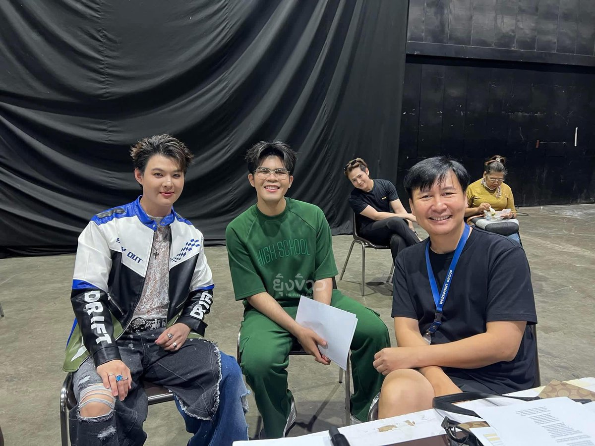 จบคอนเสิร์ตเดอะไรอัล 2 
ซ้อมคอนเสิร์ต Sing History ต่อเลยจ้าาา 🎉🎉

9 พฤษภาคม พบกันค้าบ 

The Ryan 2 concert is over!
Time to rehearse for the Sing History concert! 🎉🎉

See you on May 9th!

#Saint_sup #MingEr 
#SingHistoryเพลงรักในวันวาน
#ไรอัลกาจบัณฑิต
