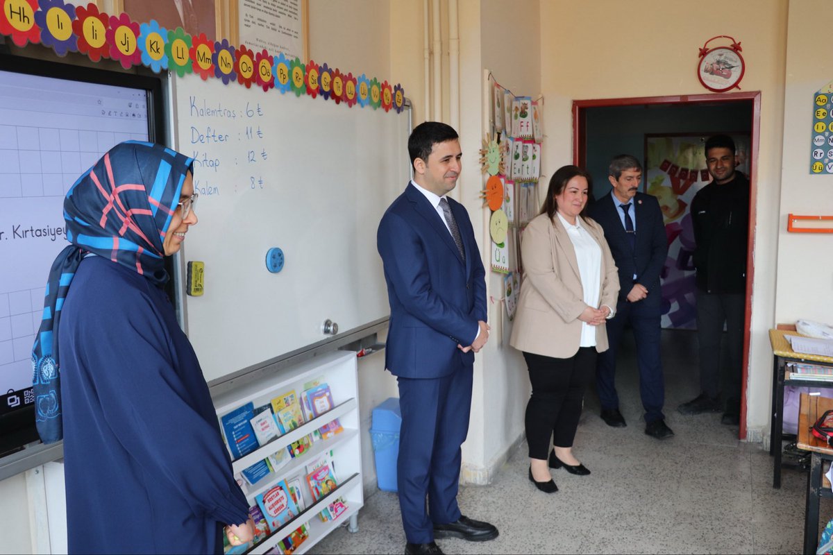 SusehriKaymakam's tweet photo. 📍Kemalpaşa İlkokulu

📌 Kaymakamımız Sayın Mahmut Fazıl YILDIZ okul ziyaret programları kapsamında bir sonraki ziyaretini İlçe Milli Eğitim Müdürü Sayın Şaban BALCI refakatinde Kemalpaşa İlkokuluna gerçekleştirdi. https://t.co/0pTWw2SJKU