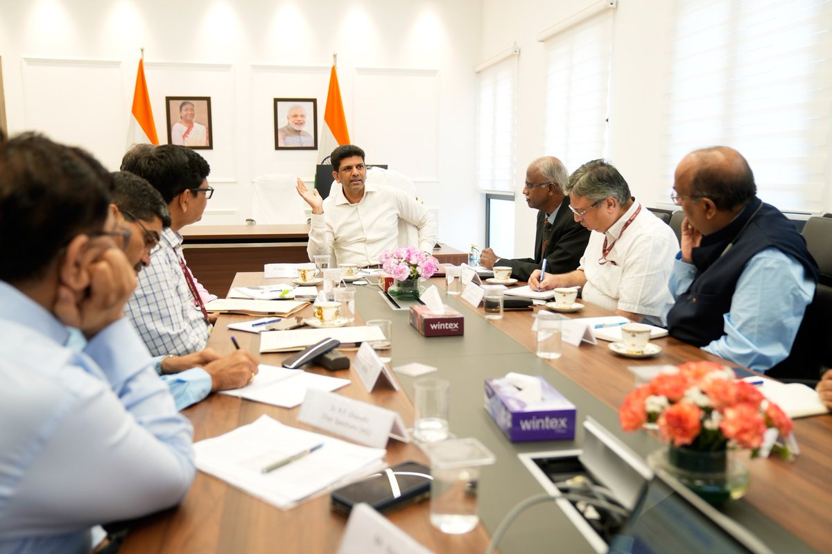 PemmasaniOnX's tweet photo. Reviewed progress of the Bharat 6G Alliance today — with industry, academia and @DoT_India officers.

6G is not a distant technology. The standards are being written now, and India must contribute — in patents, in research, in the ideas that shape global networks.

We deliberated on priorities, assessed our indigenous research capabilities, and mapped the way forward.

DoT will be hosting a hackathon soon to surface the talent that will power this national mission.

India will not just deploy 6G. India will help define it.

భారత్ 6G అలయన్స్ పురోగతిపై పరిశ్రమ, అకాడమిక్ సంస్థలు మరియు DoT అధికారులతో సమీక్ష నిర్వహించాము.

6G అనేది భవిష్యత్తు సాంకేతికత మాత్రమే కాదు… ప్రపంచ కమ్యూనికేషన్ ప్రమాణాలు రూపుదిద్దుకుంటున్న ఈ సమయంలో భారత్ తన ముద్ర వేయాల్సిన అవసరం ఉంది. పేటెంట్లు, పరిశోధనలు, ఆవిష్కరణలు మరియు గ్లోబల్ నెట్‌వర్క్‌ల భవిష్యత్తును నిర్ణయించే ఆలోచనల్లో భారత్ ముందుండాలని స్పష్టం చేశాము.

దేశీయ పరిశోధనా సామర్థ్యాలను సమీక్షిస్తూ, భవిష్యత్ కార్యాచరణపై చర్చించాము.

ఈ జాతీయ మిషన్‌కు శక్తినిచ్చే యువ ప్రతిభను వెలికితీసేందుకు త్వరలోనే DoT ఆధ్వర్యంలో హ్యాకథాన్ నిర్వహించనున్నాము.

“6G టెక్నాలజీని భారత్ కేవలం వినియోగించదు… ప్రపంచానికి దిశానిర్దేశం చేసే స్థాయికి తీసుకెళ్తుంది.”