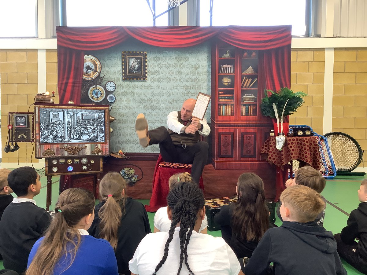 timberleysch's tweet photo. 5G had the best time with Professor McGinty, learning all about Tudor life! 👨‍🏫🌪️ https://t.co/QqwFim4JOL