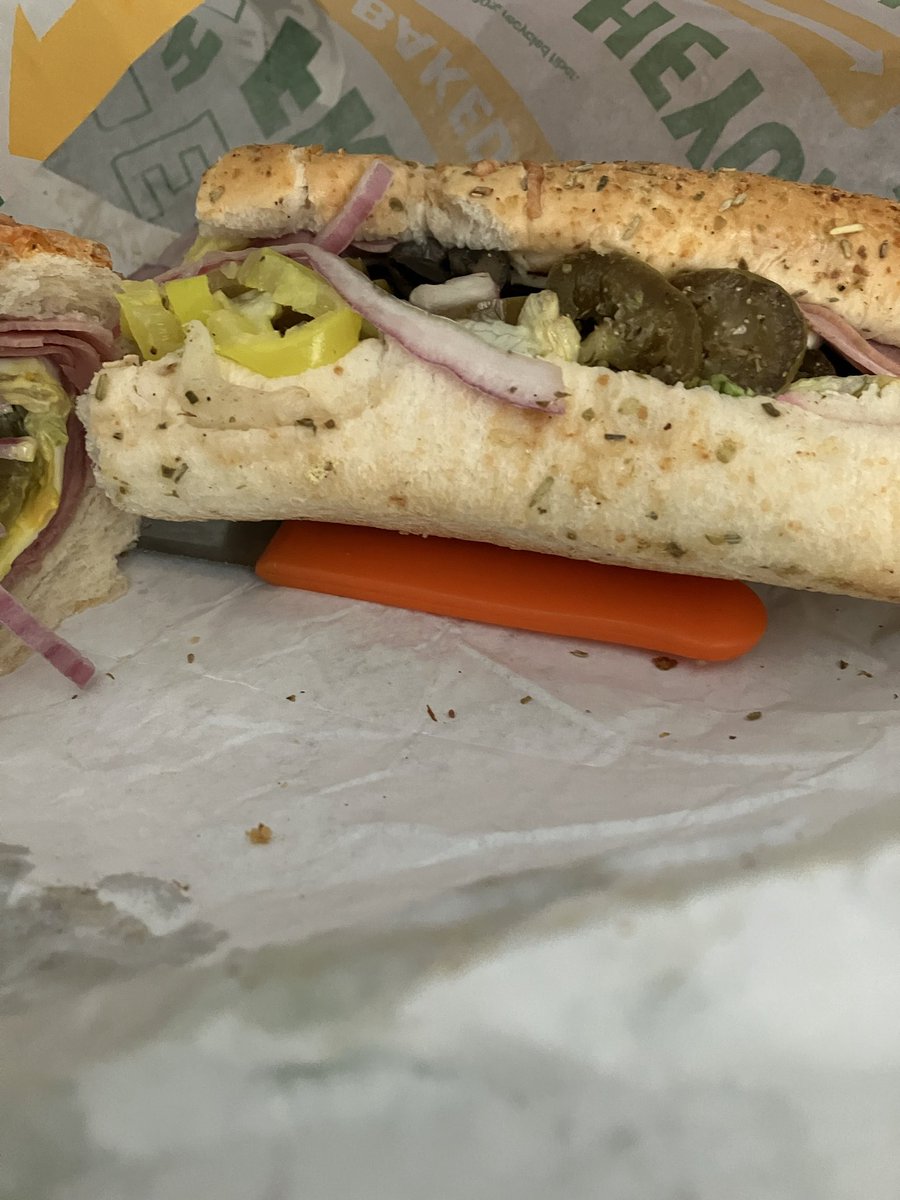 SozUSayWhat's tweet photo. @SUBWAY why did I get a knife w my sandwich https://t.co/rDAuHPVBSc