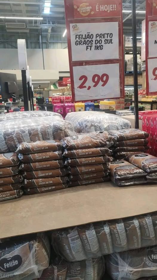 Olha o preço do feijão que chegou a 10 reais na época do miliciano: