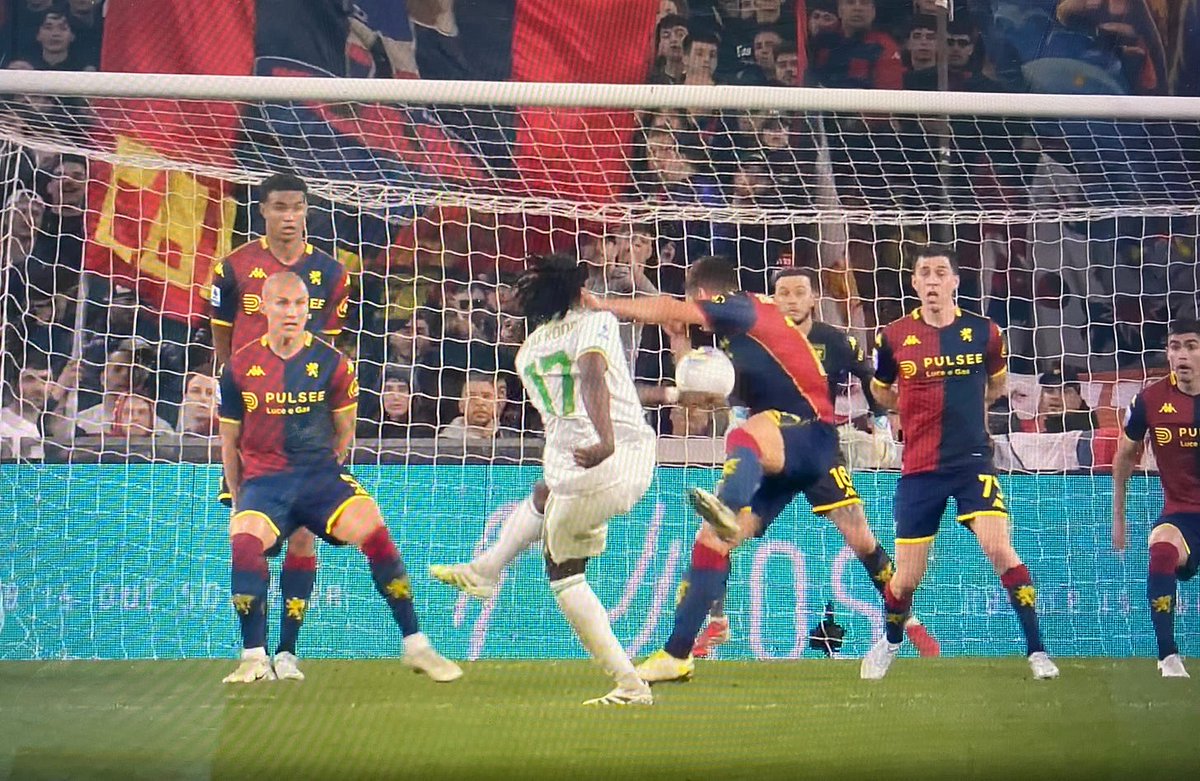 DrApocalypse's tweet photo. #Chiffi ("l’arbitro più scarso incontrato in carriera", cit Mourinho) e #Mazzoleni al VAR (quello di Genoa con il rigore solare negato sull'1-1). 

Sei ad un punto dalla Juve, a 3 dal Milan e per #ParmaRoma ti mandano gli Avengers. 
L'ingiocabile AIA.

Chi l'avrebbe mai detto🤣 https://t.co/L0lot3JVHH
