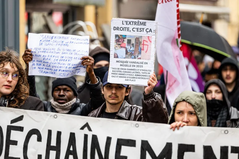 200 ans de Cruauté de domination et de Colonialisme français🇫🇷 en Algérie🇩🇿 que la droite et l’extrême-droite française nous rappellent avec ses mises à jour à chaque présidentielle française pour attaquer l'Algérie et insulte le gouvernement algérien de régime dictateur et une