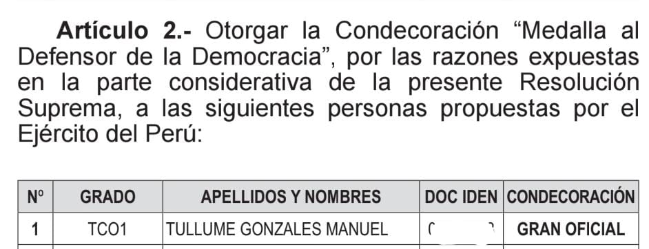 AlonsoRamosG's tweet photo. PCM condecora con la medalla "Defensor de la Democracia", a propuesta del Ejército, a excapitan Manuel Tullume Gonzales, vinculado a la fuga de Vladimiro Montesinos en la caída del régimen de Alberto Fujimori, en el 2000. https://t.co/qPcw9Dw5OZ