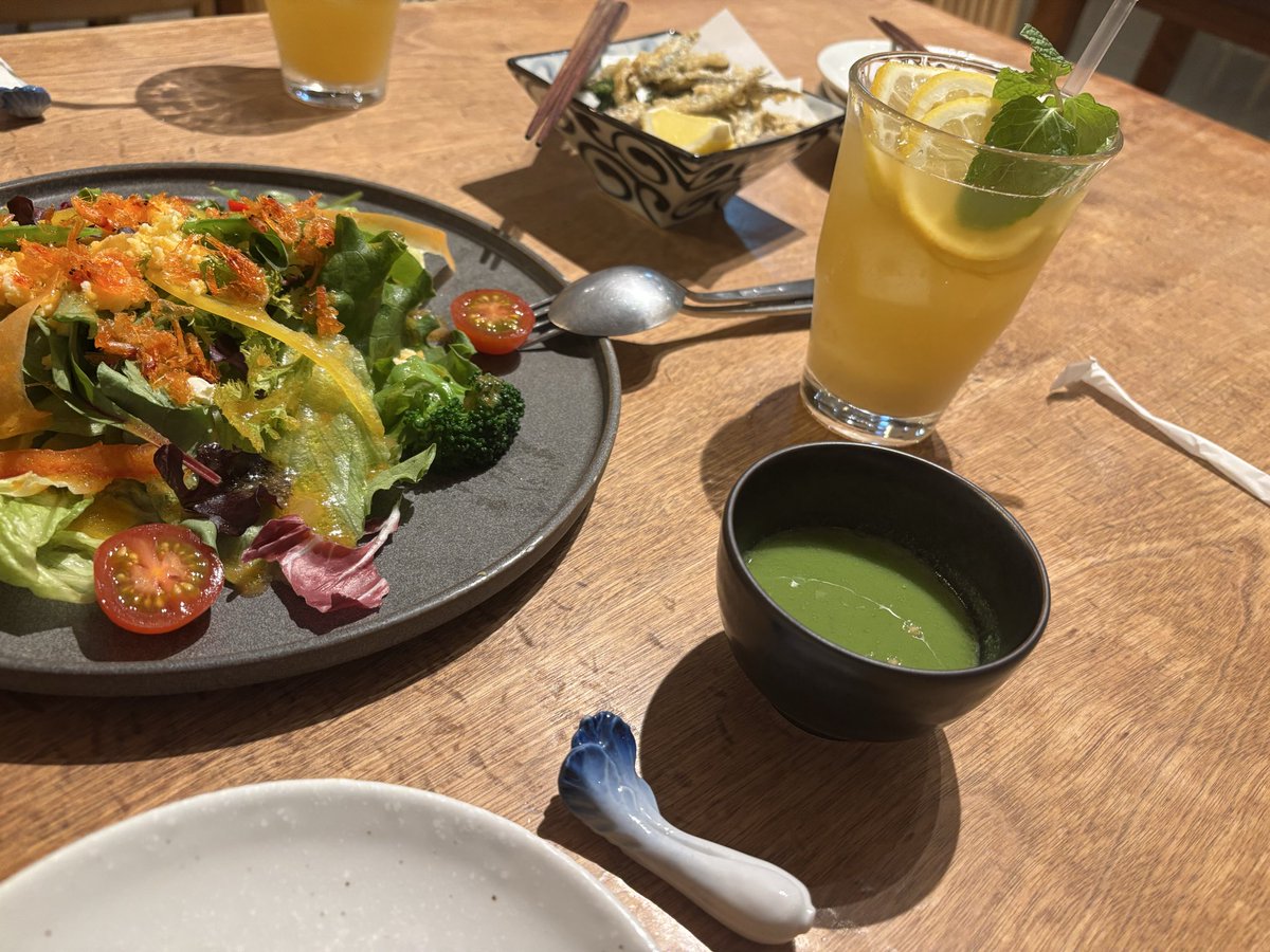 売り子してくれた友達とごはん！
