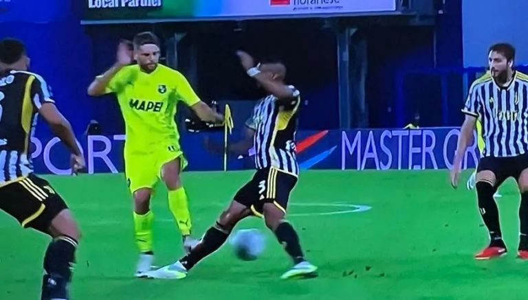 cassettanothanx's tweet photo. Arbitro TOP per Lecce Juve.
Che anni meravigliosi... https://t.co/qTscu4sKFN