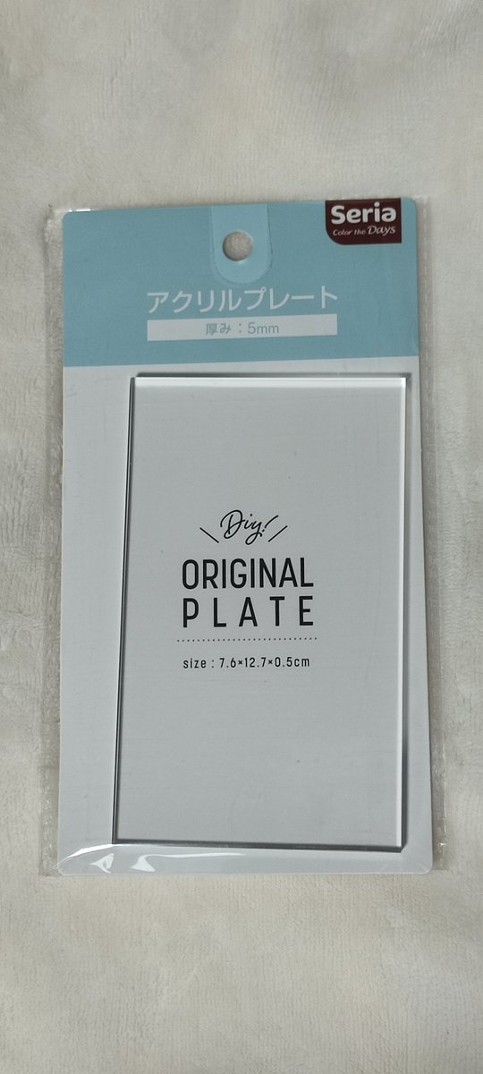 mi_u_rin's tweet photo. セリアのDIYコーナーにあったこのアクリル板を強力両面テープでくっつけて油性ペンで描きました
間違えたら除光液で消せます https://t.co/dhbyBOAssW