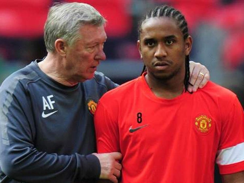 FootballTalkHQ's tweet photo. 🗣️ Rafael: "Fergie used to love Anderson. Once we were in a packed elevator and Anderson screamed, "Sack Tap!" and slapped Fergie on the nuts from below. We thought he would kill Anderson, but he laughed." https://t.co/HXx2hz4hld