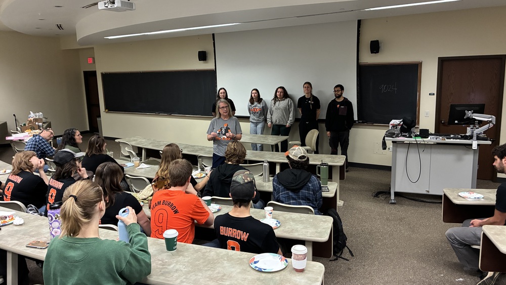 The_SLHS's tweet photo. A Lesson in Giving: OU Class Changes Lives with $25,000 in Grants https://t.co/Jzm6xOZTep https://t.co/DhPMEHDJkz