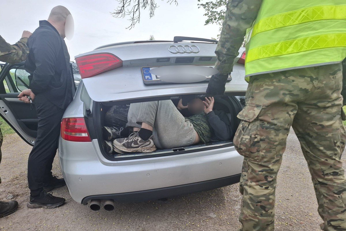 Four Ukrainian arrested for trying to smuggle 25 migrants into Poland ...
