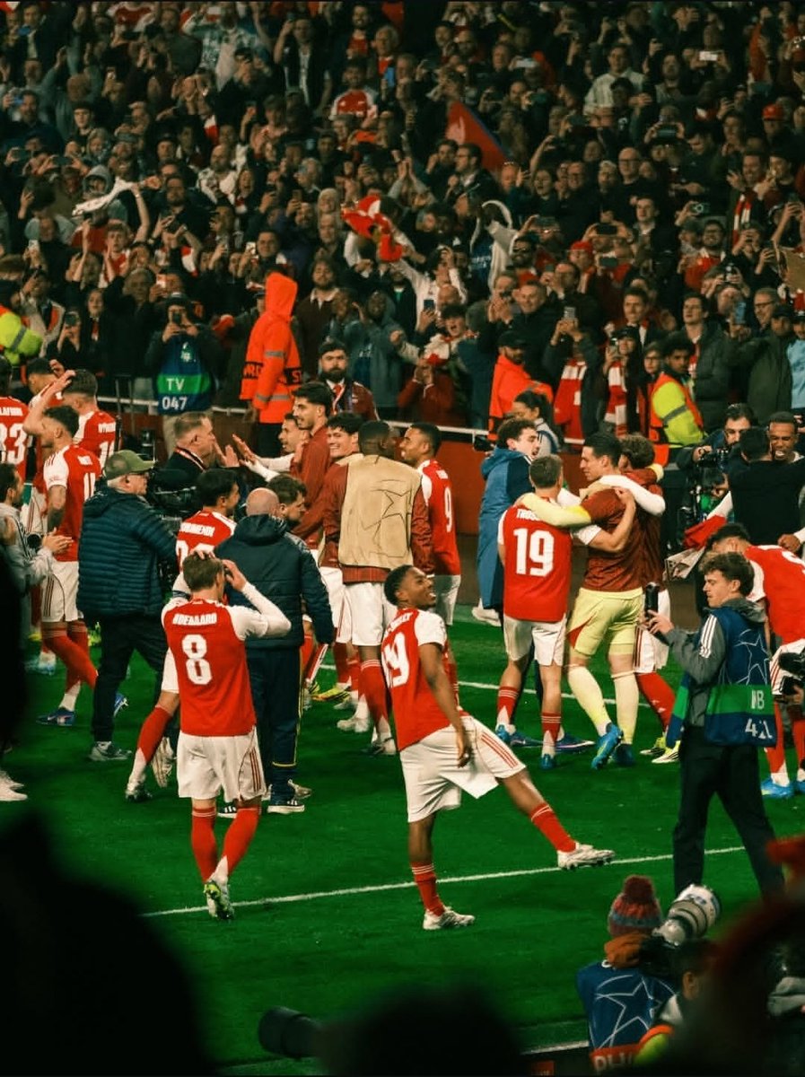 Aig_space's tweet photo. ⚪️🔴 #ucl https://t.co/01yEU50EMT