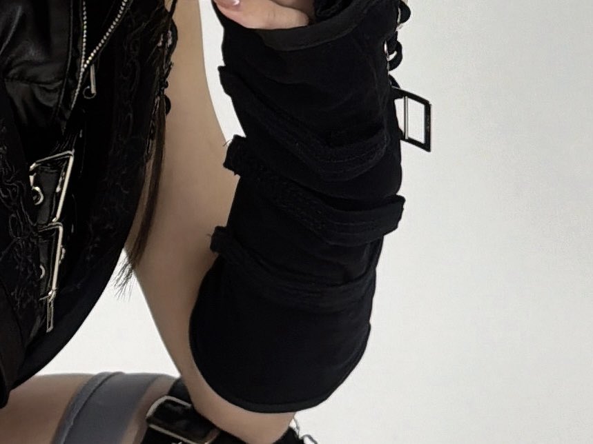 7月 #女王ステ の
𝑵𝑬𝑾ビジュアルをFC先行公開🥀

どうかな？🩶
otakisaori.com