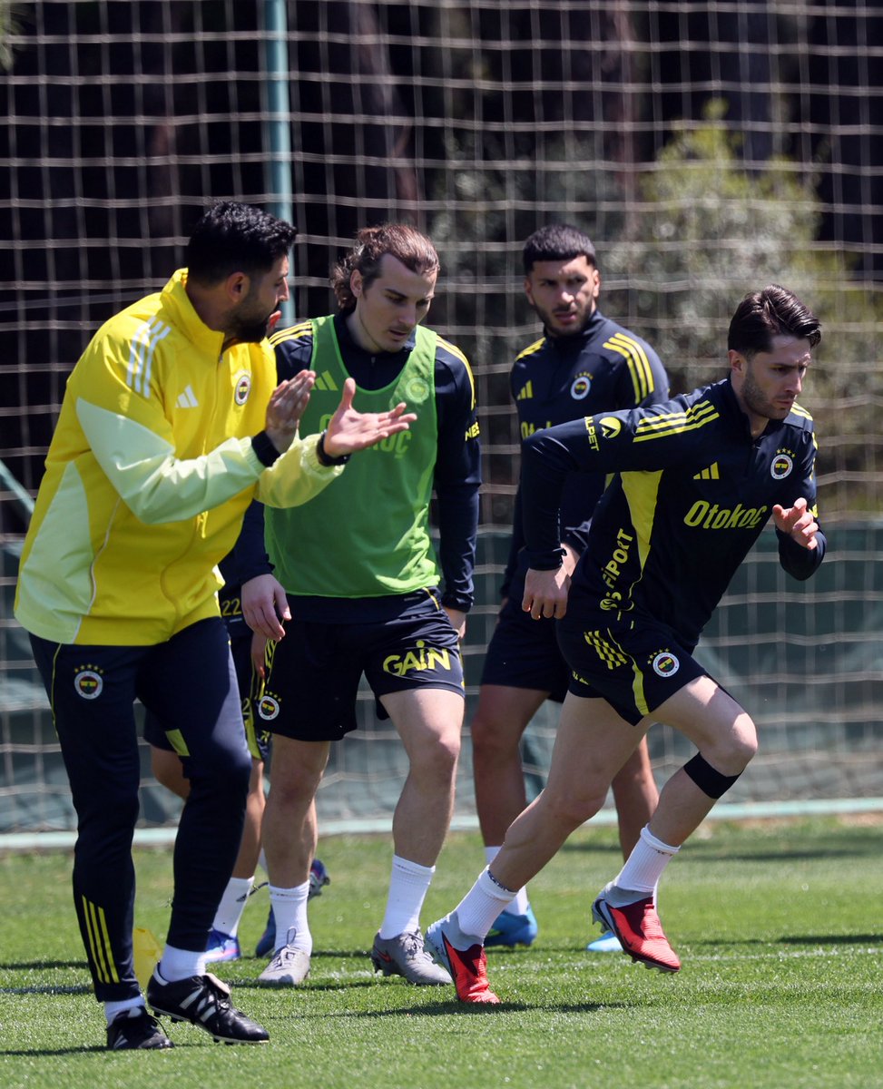 Fenerbahce's tweet photo. 📸 T. Konyaspor maçı hazırlıklarımız sürüyor. https://t.co/cFf8teSfpR