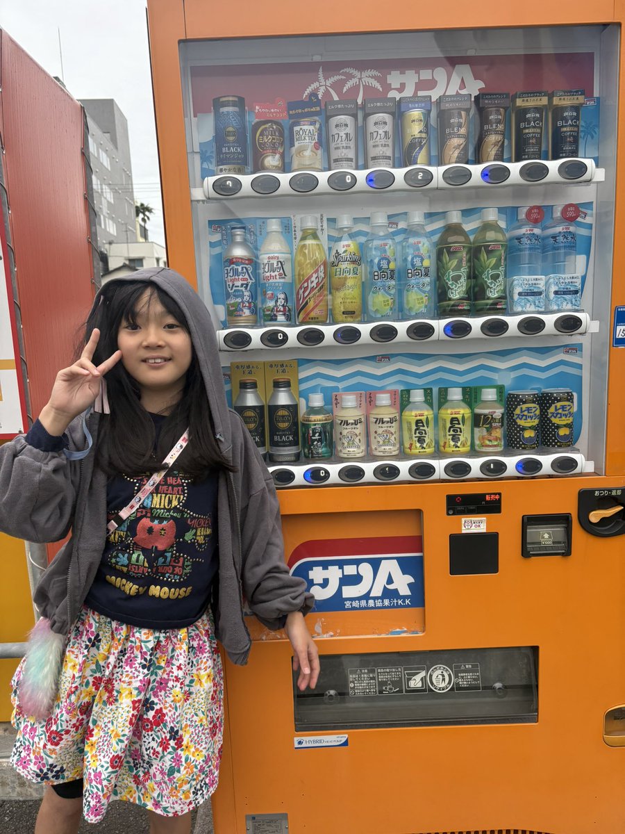 激安自動販売機 メーカーフジタカ　30セレクション18ペットはいります。希少