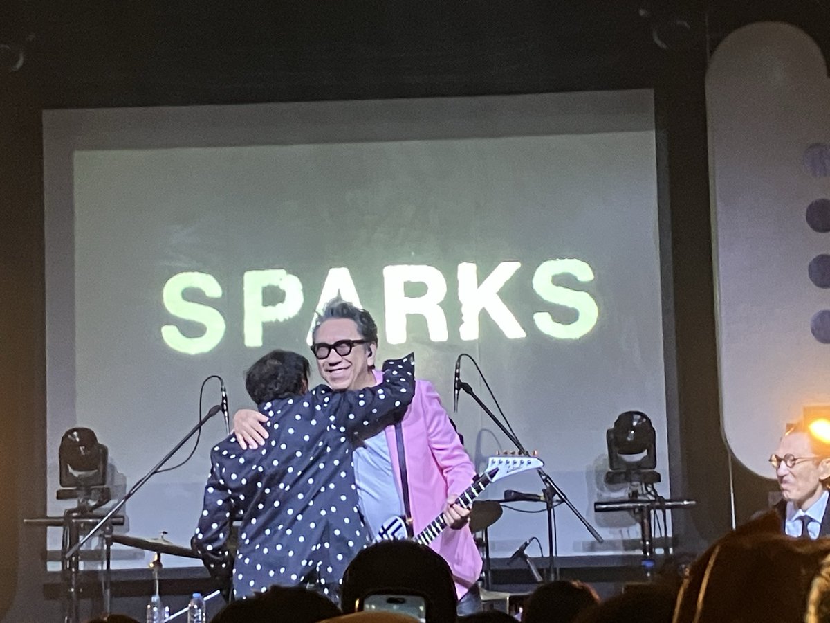 hidepop1976's tweet photo. SPARKS 素晴らしいライブでした♪
布袋さんも登場してギターで2曲参加してカッコよかったです♪最高でした！
#sparks 
#布袋寅泰 https://t.co/xnREJRQ3jz