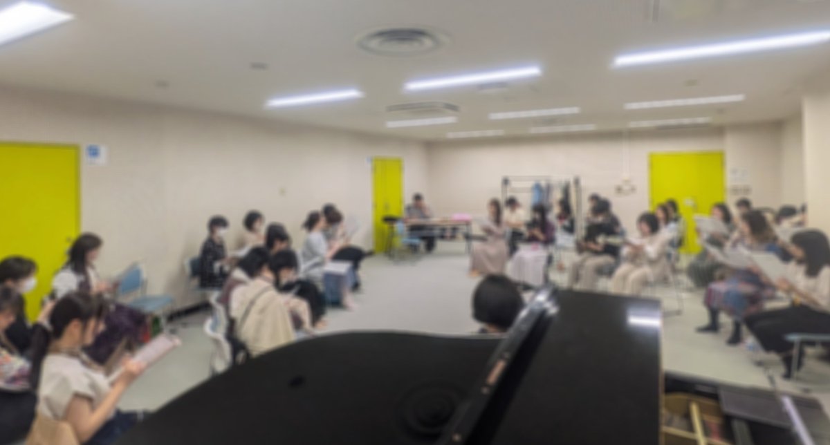 promise_chorus's tweet photo. 本日5回目練習でした！
新譜の練習で一通り曲を流してみたり、腕や指でフープを回したり……(！？)🌀 https://t.co/Gjtzoz7Yw1