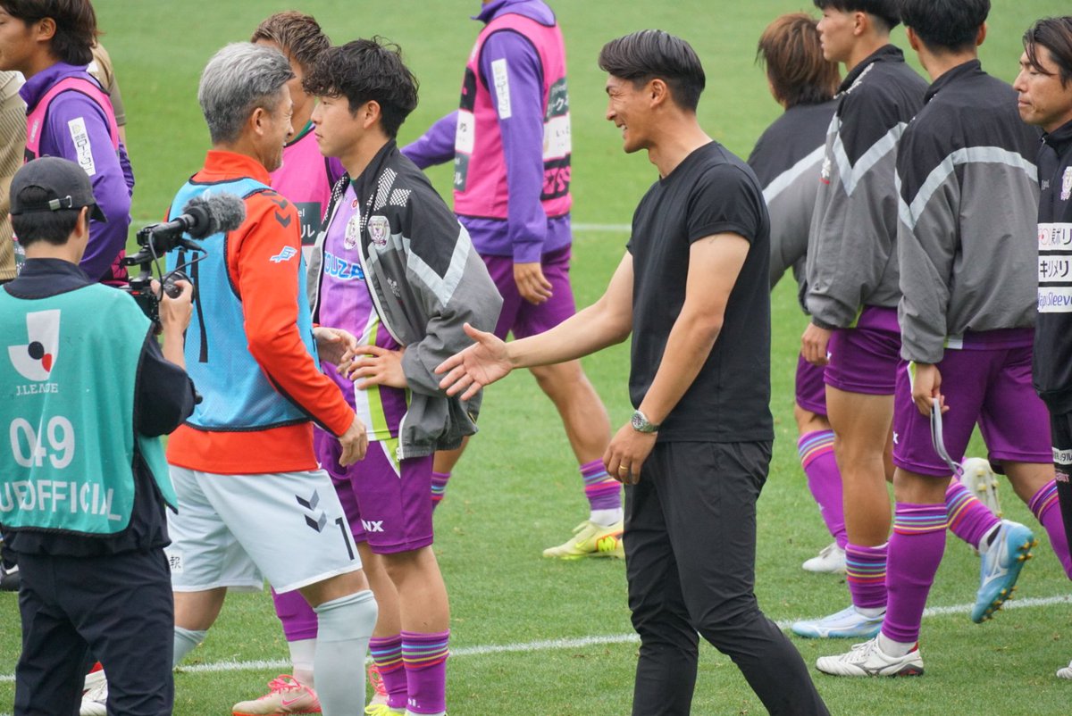 ASA_0815's tweet photo. キングとミスター
藤枝MYFC vs 福島ユナイテッドFC
#キングカズ 
#三浦知良
#槙野智章 https://t.co/8sMh71cfzs