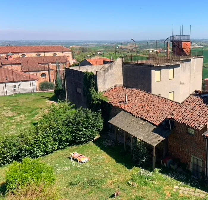 ViaggiCrocciere's tweet photo. The Town 40 Minutes from Turin That Every Expat Misses
Choosing between a big city and a small town in Italy involves significant trade-offs regarding cost, career opportunities, and social integration. Here: Confrontation outlines of pros and cons https://t.co/7RGItBKfJz https://t.co/q7DjxNEAQw