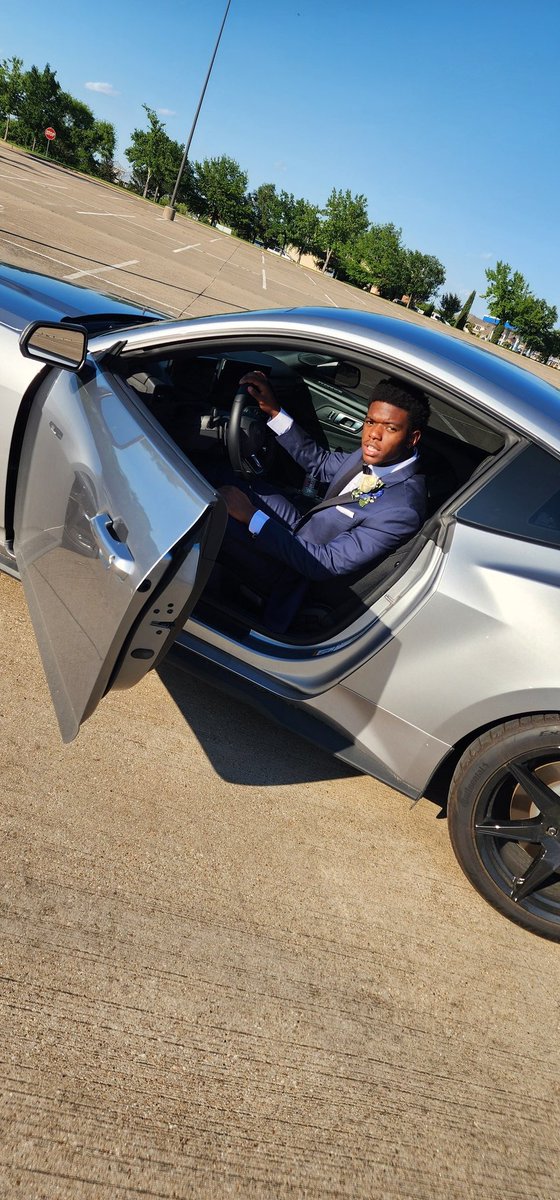 CeeNote78's tweet photo. This month has been a busy one, but @jamal_logan_ your doing what you should do and that's enjoy it all!!! Prom2026 in da books!!! https://t.co/JX6Wb2FGUQ