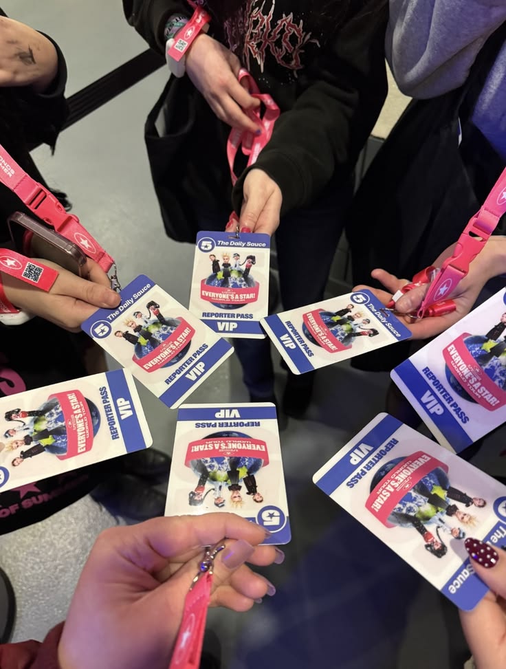 5sos met iva :') tweet media