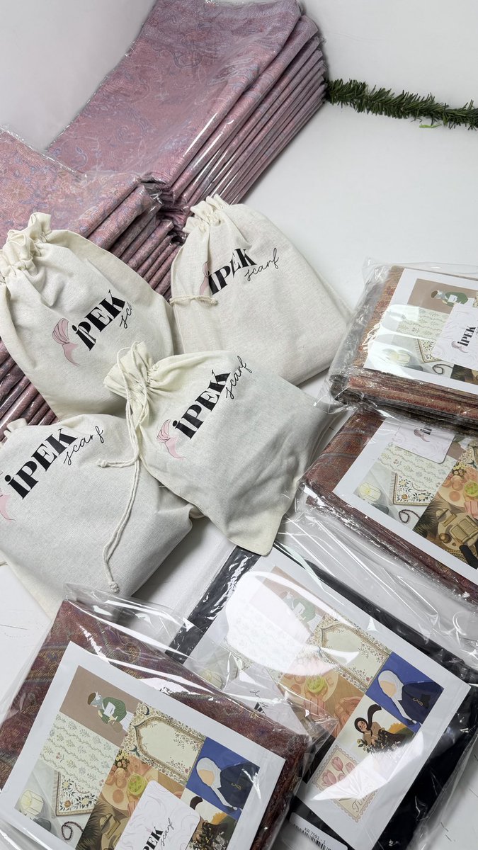 ruvipek's tweet photo. Tasarımlarımla ve paketlerimle aşk yaşıyorum #ipekscarf https://t.co/9X9dMGbZYN