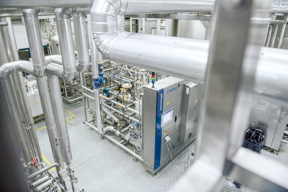 KronesAG's tweet photo. Microbiological safety? A hot topic! 🦠

As little as possible, as much as necessary – this is the declared goal of the product heating process in terms of parameters, time and temperature. The VarioAsept UHT system masters this challenge with flying colours. 🔥⏳ https://t.co/gOjx2I1h2r