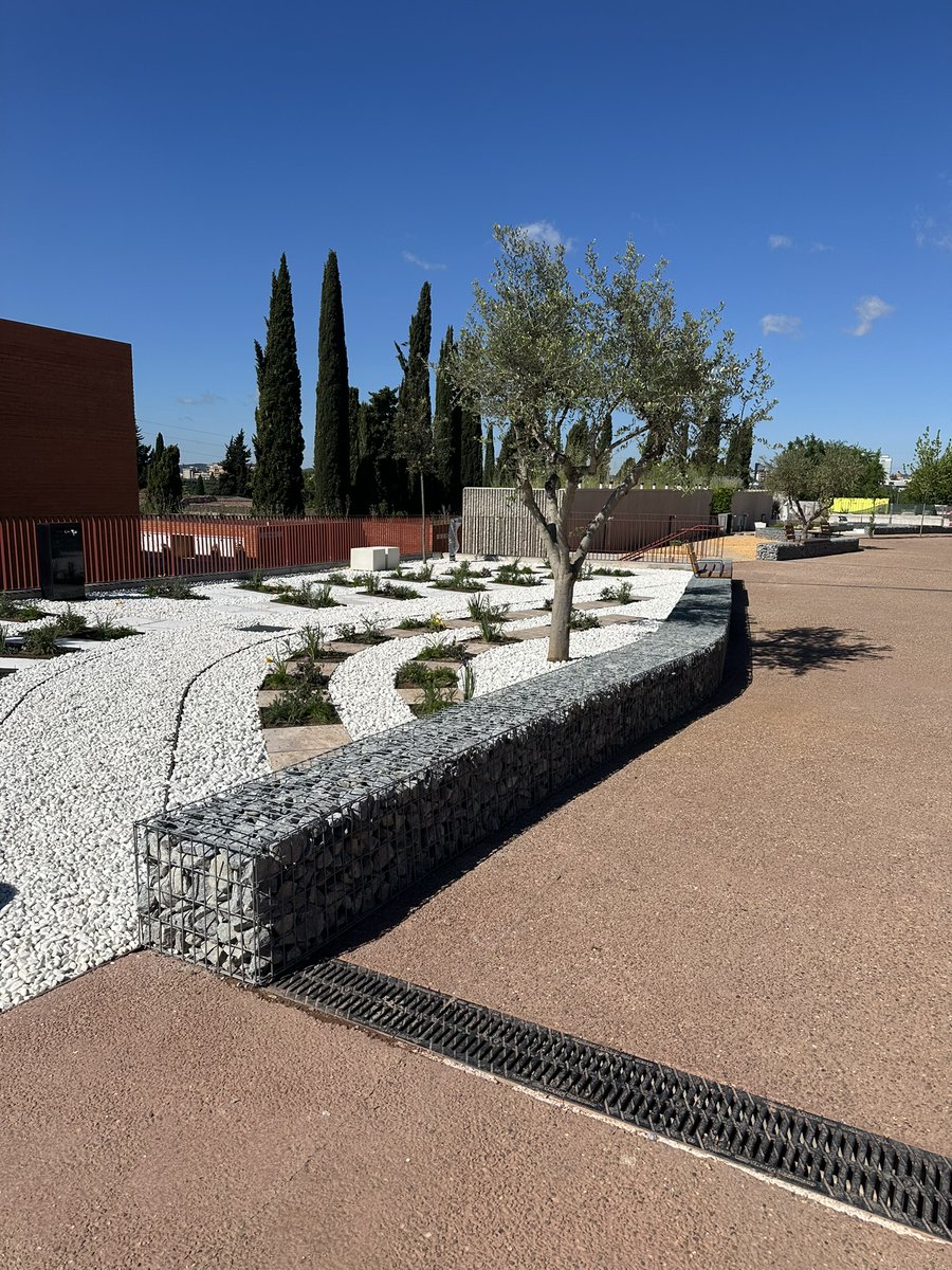Aj_Sabadell's tweet photo. #NOTÍCIA ➡️Els treballs per crear un nou accés al Cementiri Municipal i un espai de dol perinatal estan gairebé finalitzats

📌 Més informació: https://t.co/XDJpGhF1y4

#Sabadell #CementiriMunicipal #DolPerinatal https://t.co/5lxvISEHxZ
